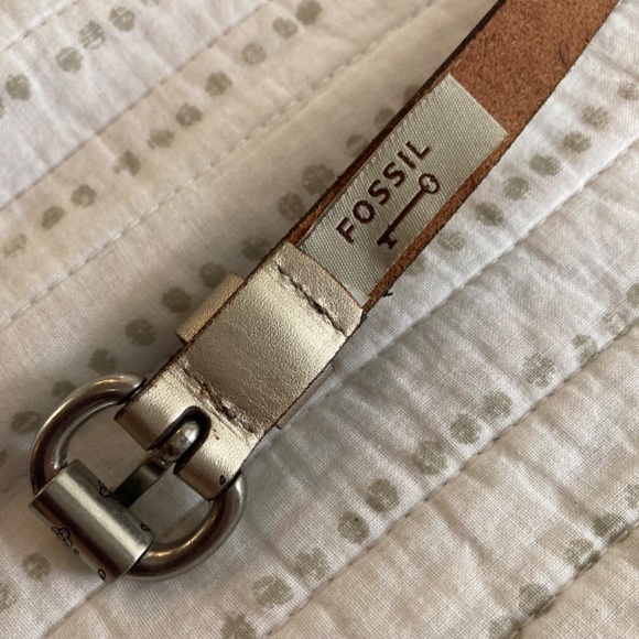 Fossil Metallic Gold Leather Brogue Thin Belt Coastal Cowgirl Boho Classic Sz M - Picture 5 of 11